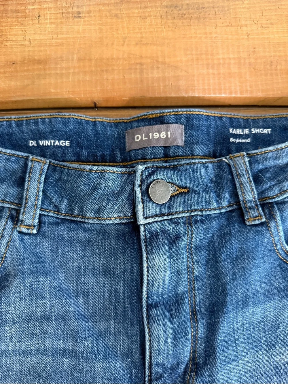DL1961 Karlie Boyfriend Jean Shorts Size 29 Distressed Raw Hem DL Vintage